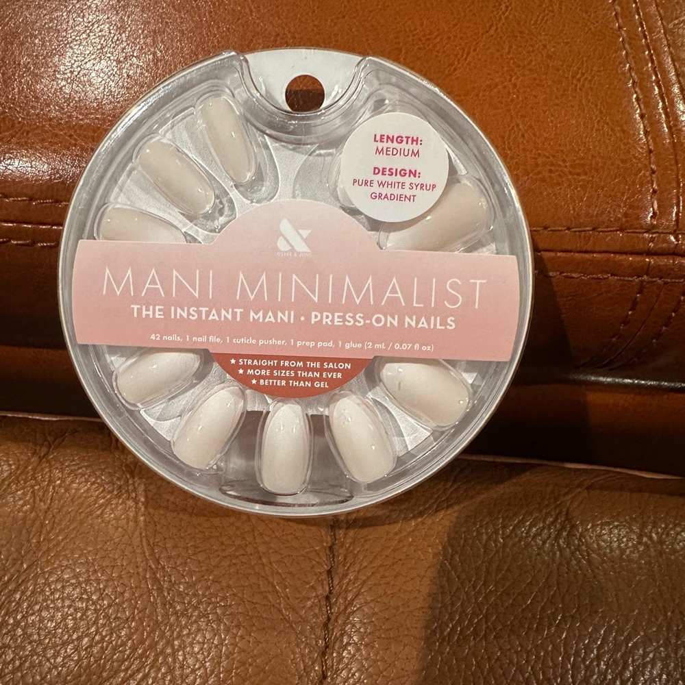 Olive & June Mani Minimalist Pure White Gradient